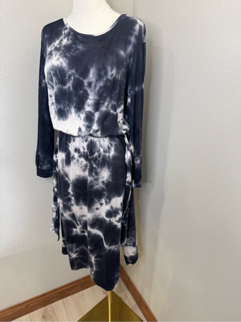 Fraiche by J Tie Dye Long Sleeve Midi Dress Gray White Belted NWT Large